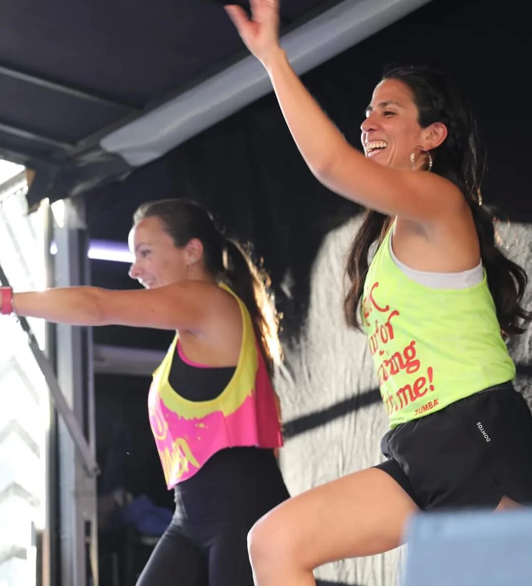 Loreto in Bewegung während einem ZUMBA Kurs.