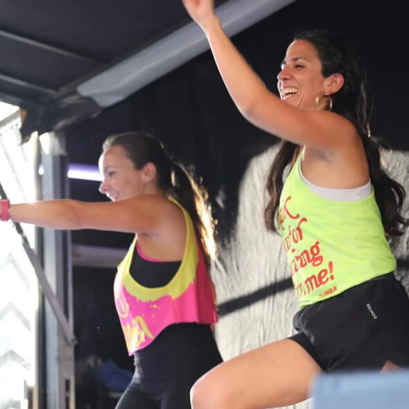 Loreto in Bewegung während einem ZUMBA Kurs.
