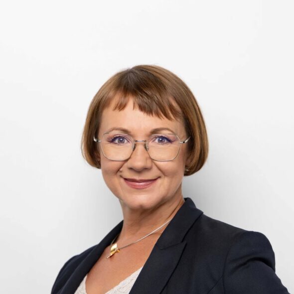 Zeigt Larysa Frei die Kursleitung vom Qi Gong Kurs.